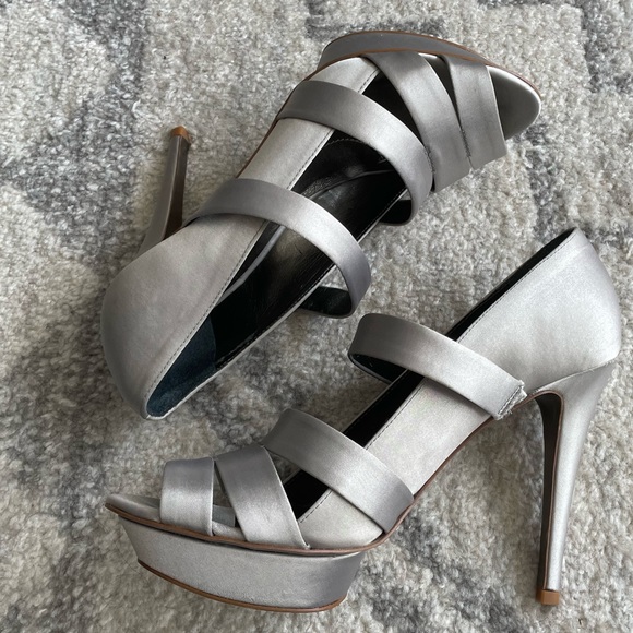 BCBGMAXAZRIA Silver Satin Heel Shoes - Size 9 - Picture 5 of 5